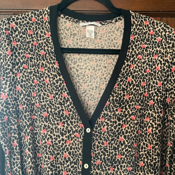 New (Rare)Women’s Victoria Secret Leopard Print Pajamas/Jumper -  Size Medium - Picture 6 of 6
